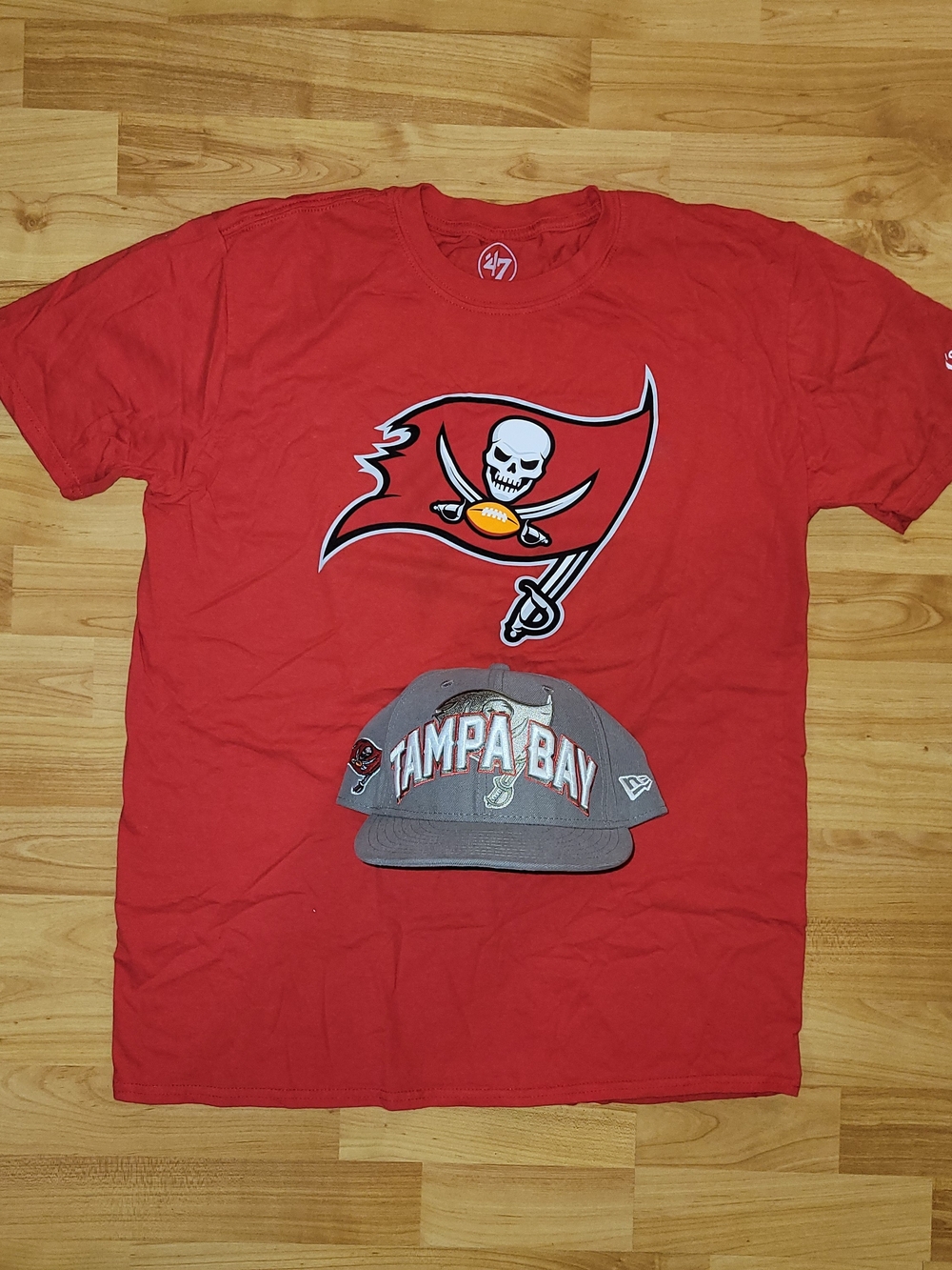 Tampa Bay Buccaneers Bundle: LARGE Red Tee + Gray Baseball Cap